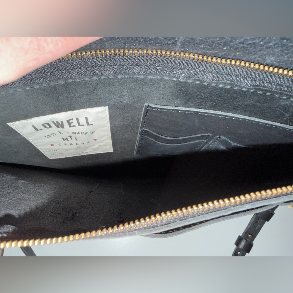 Lowell MTL Full-Grain Leather Messenger Bag, Designed & Handcrafted in Montreal - Picture 9 of 11